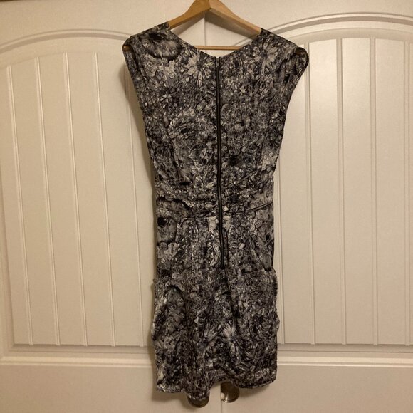 Bisou Bisou Michele Bohbot Black and White Floral Print Dress 4 Polyester Zip - Picture 3 of 3